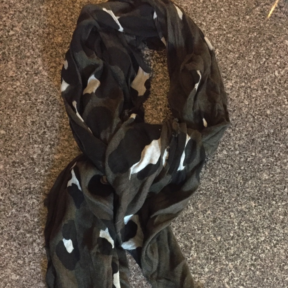 ✨Express✨ Scarf Army Green Fall Print